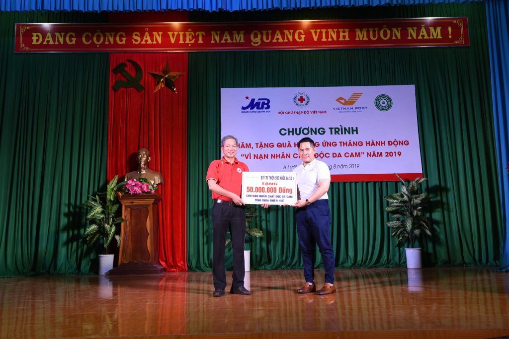 CHUNG TAY “VÌ NẠN NHÂN CHẤT ĐỘC MÀU DA CAM” – CHƯƠNG TRÌNH THĂM TẶNG VÀ TRAO QUÀ CHO NHỮNG NẠN NHÂN TẠI HUẾ